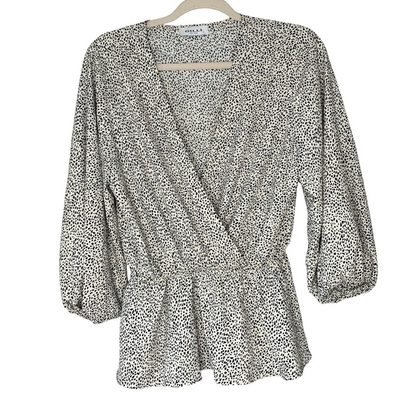 Gilli black and white animal print faux wrap long sleeve blouse. Size L - Picture 1 of 8